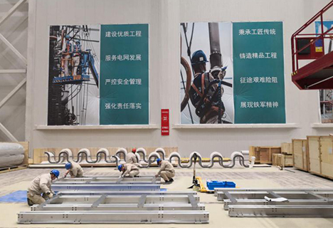 電網工人用鋼絲繩牽引葫蘆吊裝閥塔框架