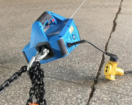 如何分型使用便攜式起重葫蘆吊裝空調(diào)